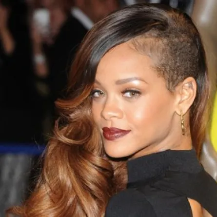 Rihanna  تطالب Top Shop بخمسة ملايين دولار