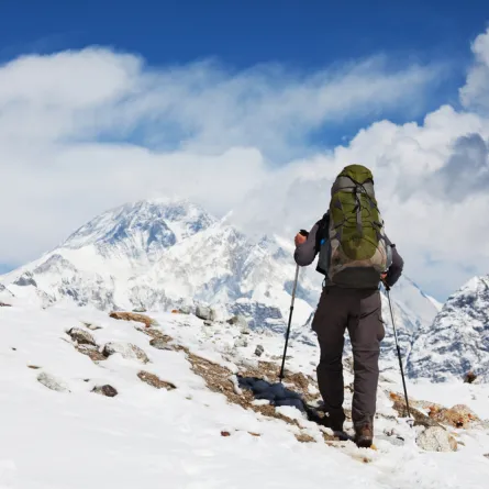 أول شابة سعودية على قمة إيفرست