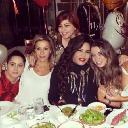 حصرياً:"سيدتي" في حفل عشاء أحلام بمناسبة عيد زواجها