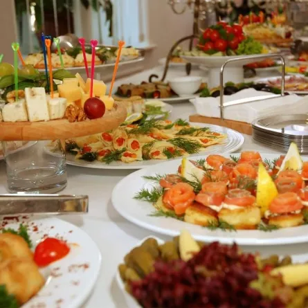 7 قواعد عند تلبية دعوات الإفطار