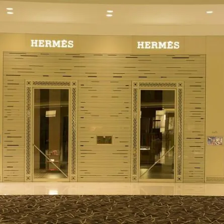 واجهة متجر "هرمس" Hermès من تصميم كيكي فان إيجك