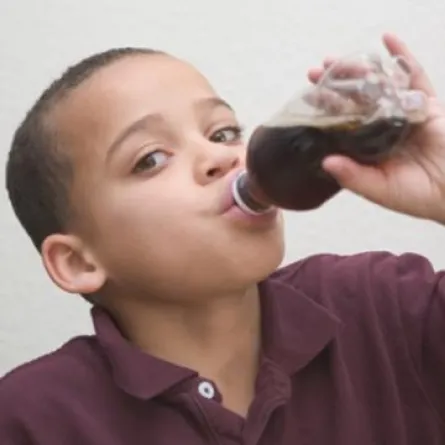 دراسة: الصودا تسبب العدوانية للأطفال