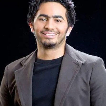 تامر حسني يتبرّع بدمه ويلغي حفله تضامناً