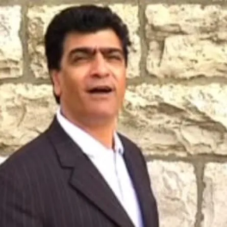 أستاذ ومكتشف محمد عساف يعود للغناء وحيداً