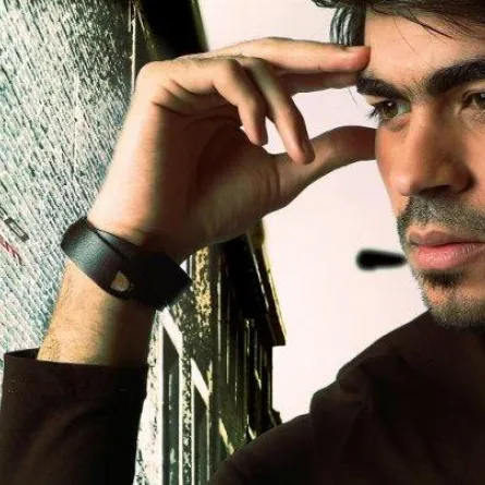 خالد سليم على غلاف مجلة إباحية