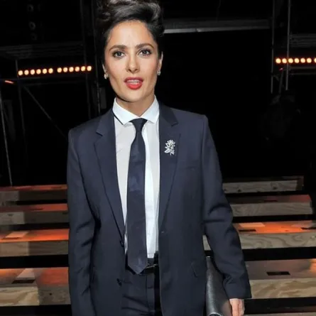 هكذا حضرت Salma Hayek عرض Saint Laurent للأزياء الرجالية