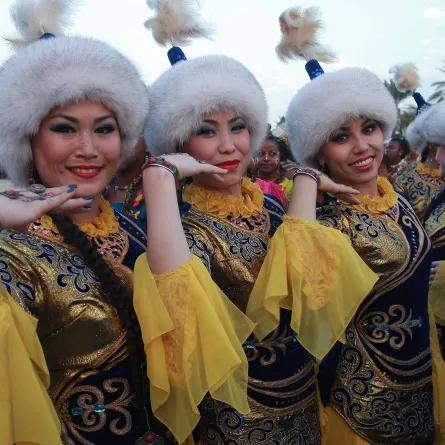 رقصات بكل لغات العالم في مهرجان دبي للتسوق