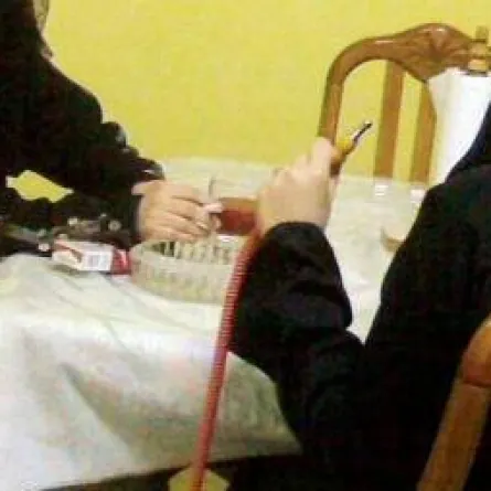 التحقيق مع معلمات دخن "الشيشة" بالمدرسة !