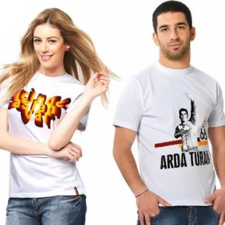 النجمات التركيات يقعن في غرام نجوم كرة القدم