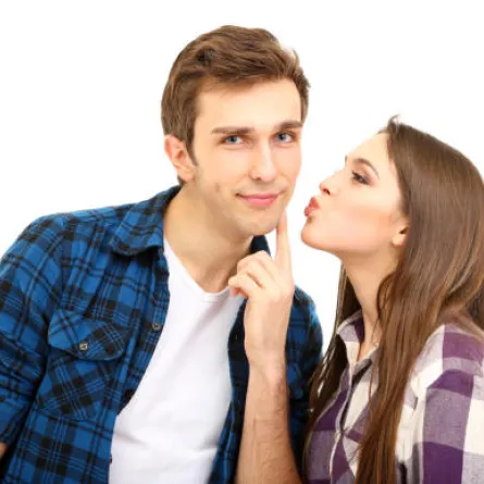 6 نماذج لفتيات يقعن في فخ الحب الوهمي