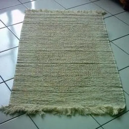 سجادة صلاة بمواصفات خاصة لكبار السن!