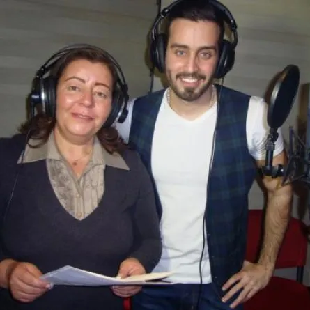 الفنّانون ملحّنون وكتّاب في يوم الأم