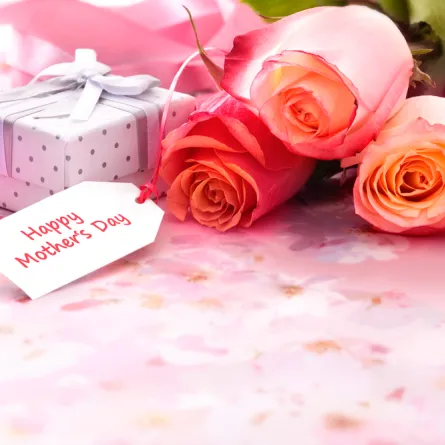 50 سيدة يهنئن أمهاتهن بيوم الأم