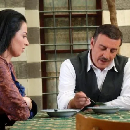 وائل رمضان يبدأ "حدث في دمشق" بغياب سلاف فواخرجي