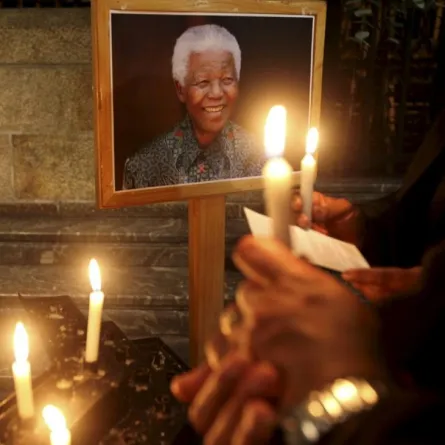 نلسون مانديلا يطفىء شمعة الـ 95