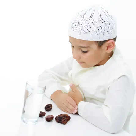 متى وكيف أطلب من ابني أن يصوم؟