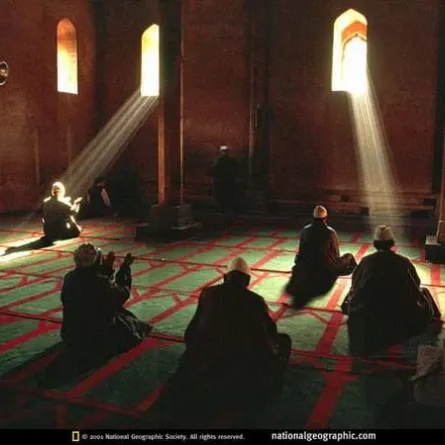 صلاة العيد تجمع توأمين بعد 15 عاماً!