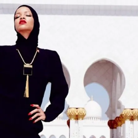  Rihanna تتحجب و تخيّب آمال  الجمهور في الإمارات 