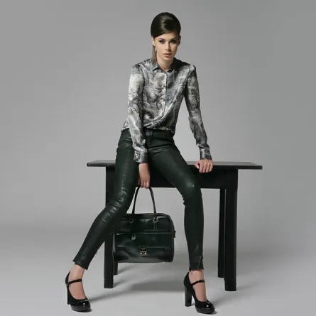 أناقة الجلد الأسود Black Leather Elegance