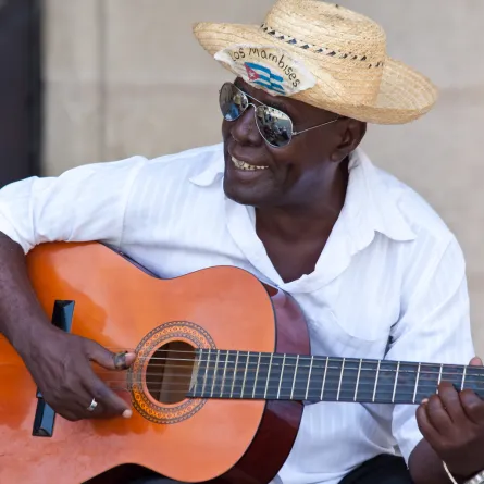 "هافانا": مدينة الألوان وفيّة للماضي الجميل