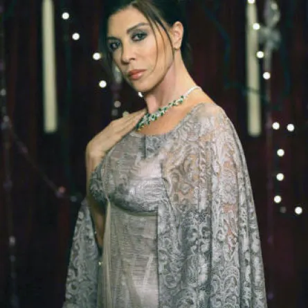 الكاميرا ترصد فيروز خانم بثوب شفاف