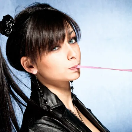 علكة تكبّر حجم الصدر!