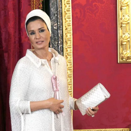 الشيخة موزة أيقونة الموضة العربية