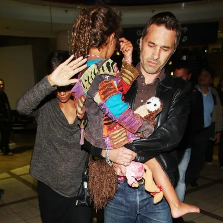 هالي بيري تتصادم مع الباباراتزي