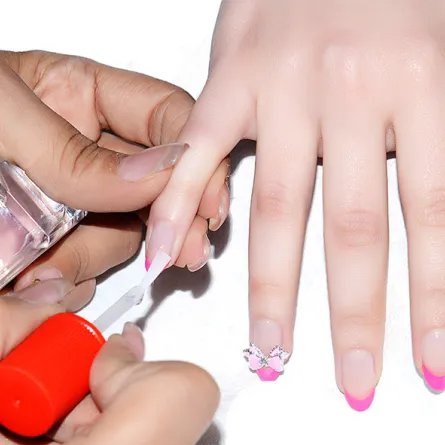 4 خطوات لأظافر مزيّنة بـ اكسسوار 3D