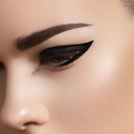 تعرَفي إلى وشم الأي لاينر الدائم