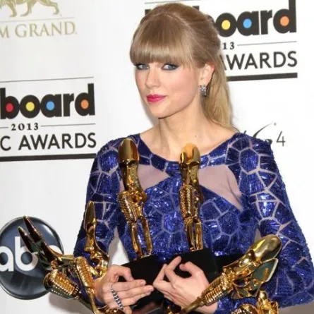 Taylor Swift تسيطر على حفل Billboard..وعروض مبهرة للنجوم