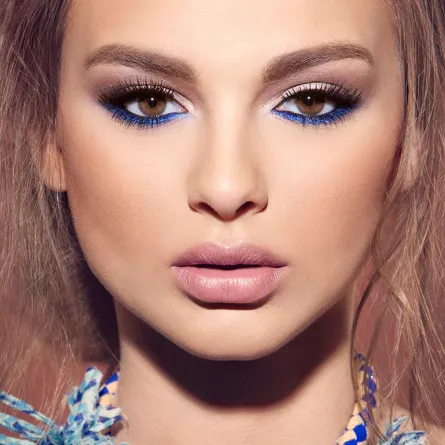 الأرزق يضيئ مكياجك الترابي