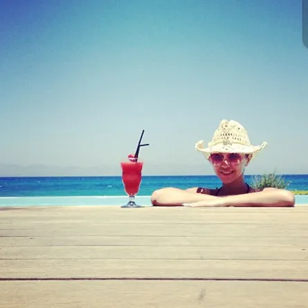 سافري مع "ميريام فارس" إلى جزيرة "رودوس" اليونانية