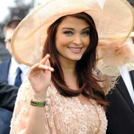 Aishwarya  تنطم حملة تبرع لمرضى الأيدز وتدعو مشاهير العالم