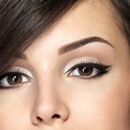 جديد الجمال: وصلات شعر مستعارة لتكثيف وتعريض الحاجبين