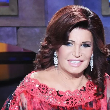 نجوى فؤاد لاعتماد خورشيد:احترمي سنك يا مرتزقة