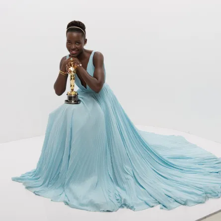 Lupita Nyong'o سندريلا سمراء بإطلالات ساحرة