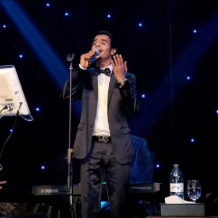 حصرياً . رابح صقر يبارك للإمارات بطولة"خليجي 21"