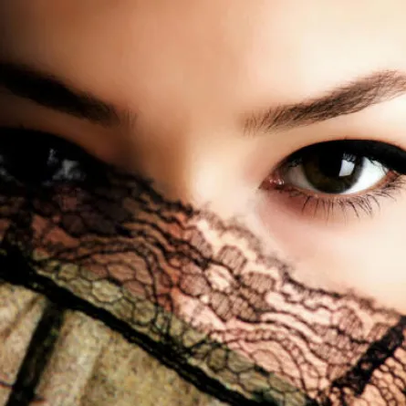 للمراهقات... كيف تقومين بترتيب حاجبيكِ؟