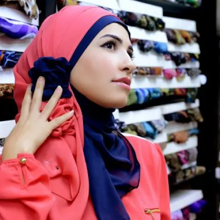 بالفيديو:خطوات ربطة حجاب أنيقة لمناسباتك