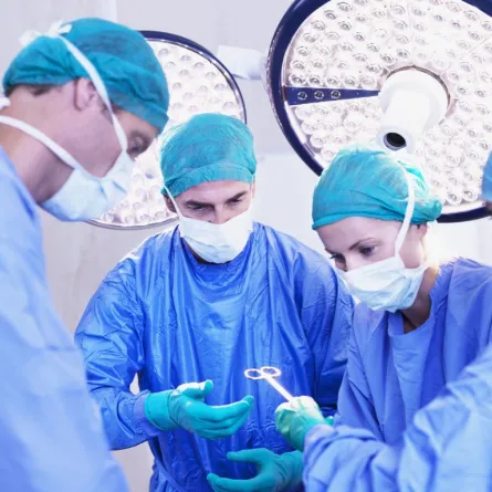 إزالة ورم يزن 32 كيلوغراماً من بطن امرأة في العراق