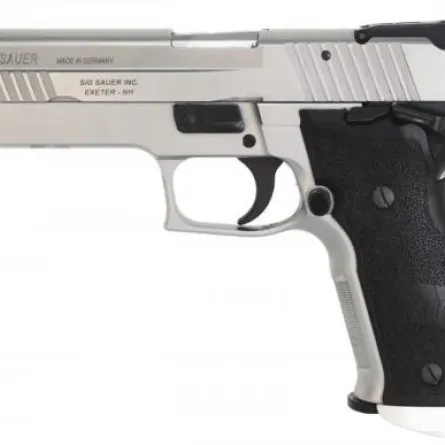 سعوديان يبتكران مسدساً ذكياً