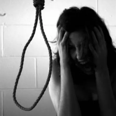 بريطانيّة تنتحر حزناً على هاتفها