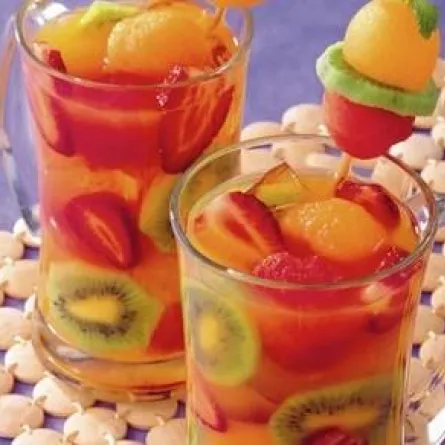 عصير الفاكهة الطازج المنعش