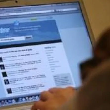 هيئة الاتصالات: من يتعرض للإساءة عبر تويتر يتوجة للشرطة