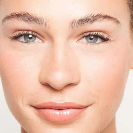 بالصور 4 خطوات لاستعمال مكبس الرموش!