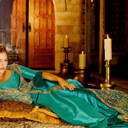 السلطانة هُيام: أقيم في الفندق ولا تهمّني الموضة