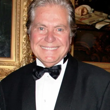 الزواج السادس لحسين فهمي من سعودية