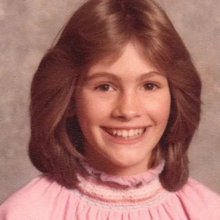 صور نادرة لـ Julia Roberts تكشف طفولتها المأساوية