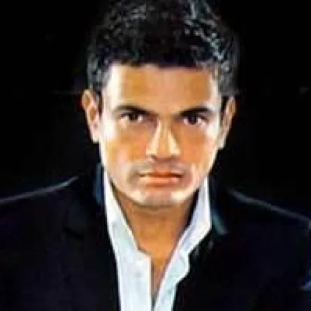 "سيدتي نت" تكشف حفل عمرو دياب رغم سريته